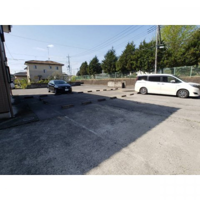 【駐車場】 | ソレアードコートB | 駐車場があるので、車を買う予定の方も安心です