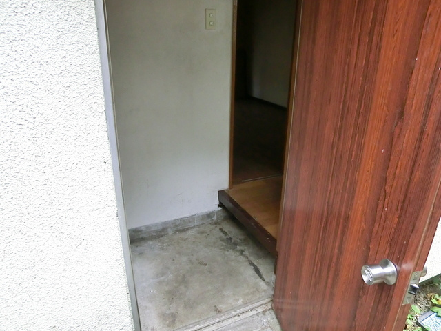 関アパートの玄関|玄関きちんとあります。