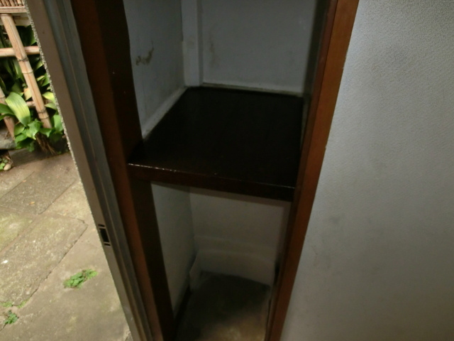 関アパートの設備|玄関収納あります。