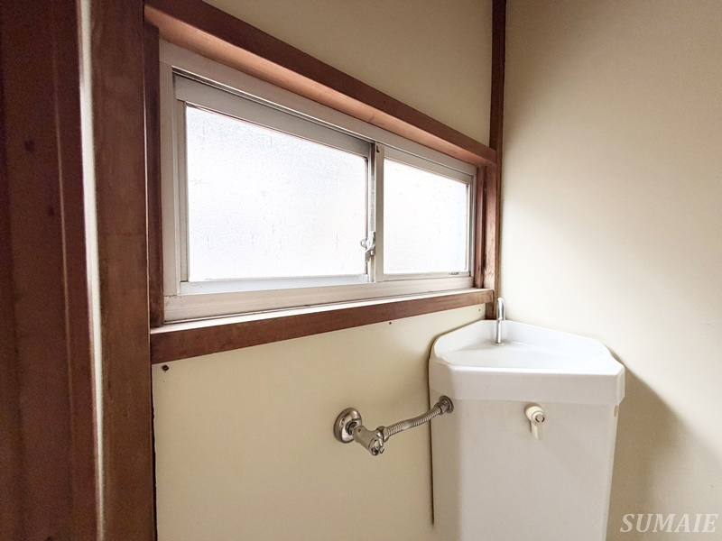 柏木荘の内装|トイレに窓あり☆
