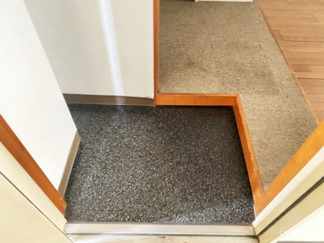 ドゥエルカネヒラの玄関