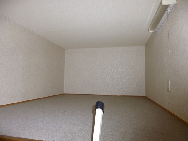 コーポ広央の居間・リビング|ロフトは約3帖！高さもあります！