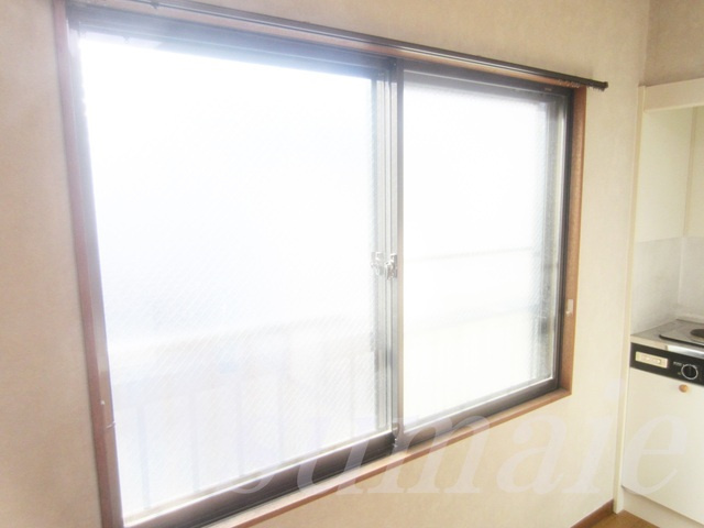 ＮＹハウスの居間・リビング|★大きい窓なので明るいです★