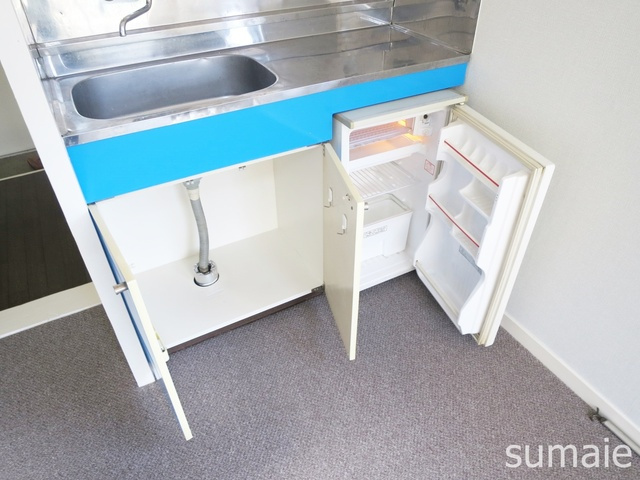 プラザ・ドゥ・モーリスの設備|冷蔵庫とキッチン下収納です。