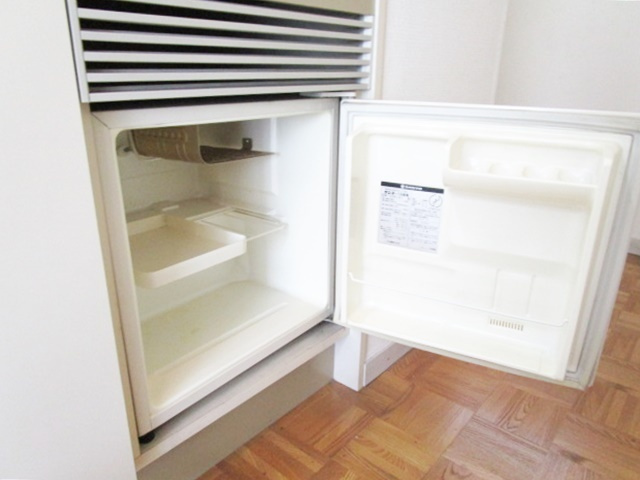 オレンジコーポの内装|ミニ冷蔵庫完備。