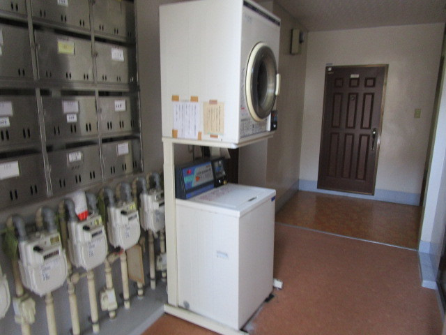 オレンジコーポのその他共用部分|共同コインランドリー。