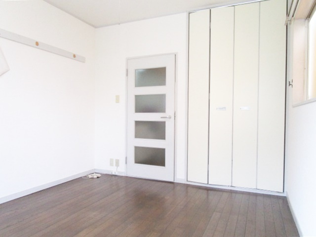 オレンジコーポの寝室|人気のフローリングです。