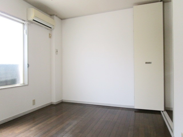 オレンジコーポの寝室|人気のフローリングです。