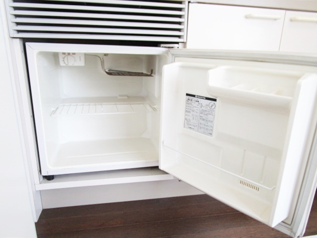 オレンジコーポの内装|ミニ冷蔵庫完備。