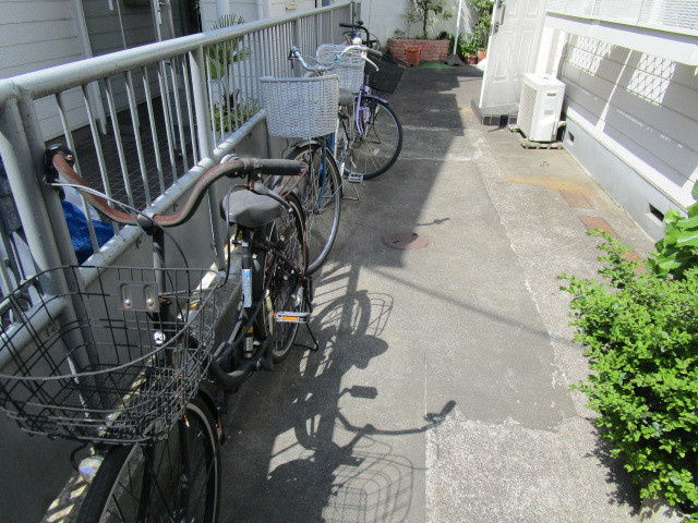 オレンジコーポのその他共用部分|自転車置き場。