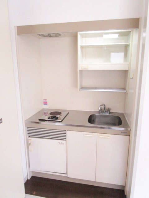 オレンジコーポのキッチン|１口電気コンロ付きミニキッチン。