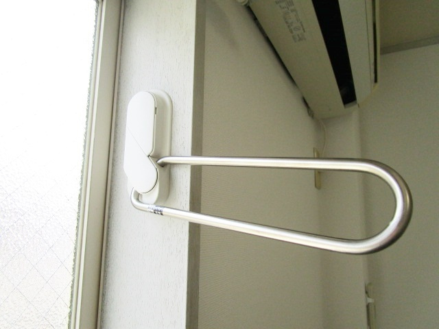 オレンジコーポの内装|室内物干し設備。