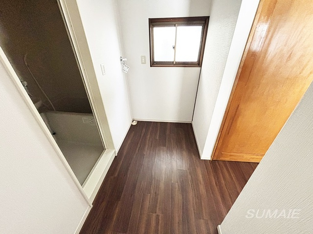 関アパートの居間・リビング|洗濯機置き場です☆