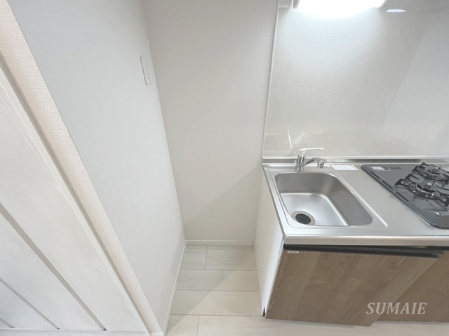 888N鳩ヶ谷のキッチン|冷蔵庫置き場です。