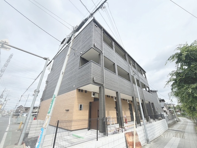 888N鳩ヶ谷の外観|3階建て木造アパートです☆