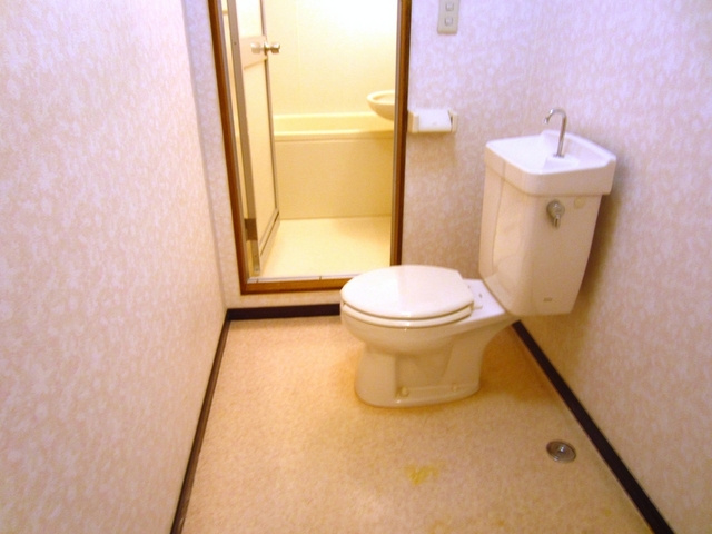 プレイス中村のトイレ|うれしい風呂トイレ別です。