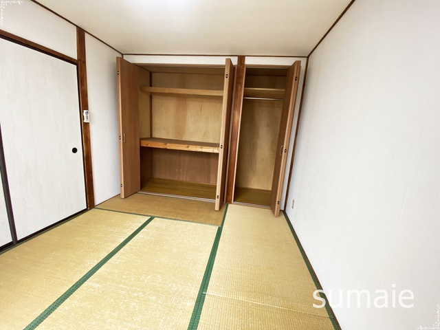 中村ビルの寝室|広い収納スペースがあります☆