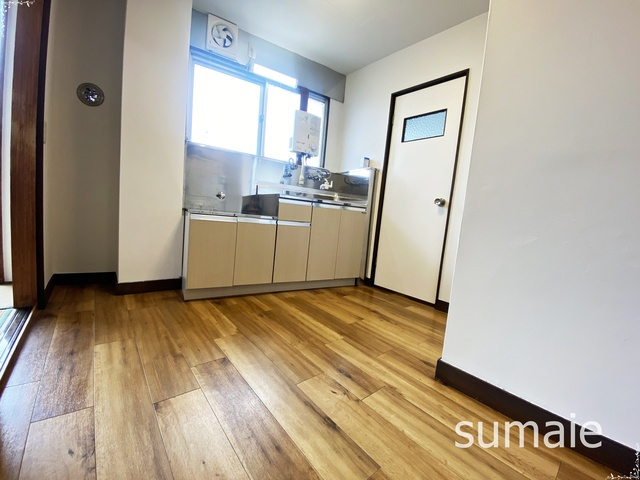 中村ビルの居間・リビング|キッチンスペースになります☆