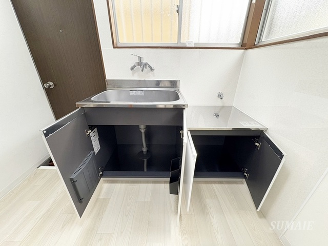 第一高千代コーポの収納|シンク下も収納スペースがあります☆