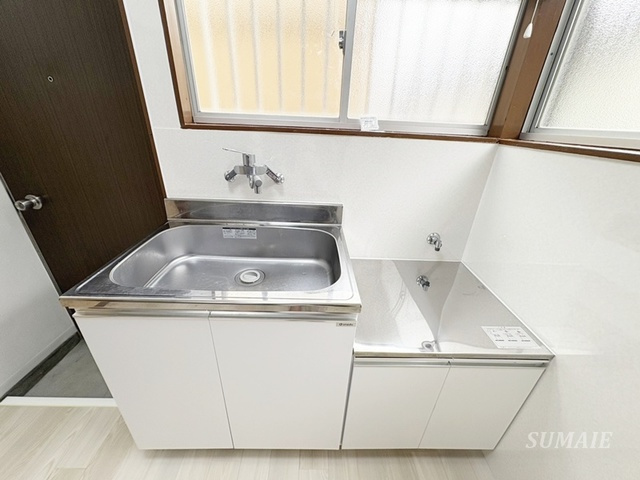 第一高千代コーポのキッチン|大きなシンクのついたキッチンです☆