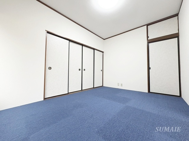 第一高千代コーポの洋室|大きな窓のついた洋室です☆