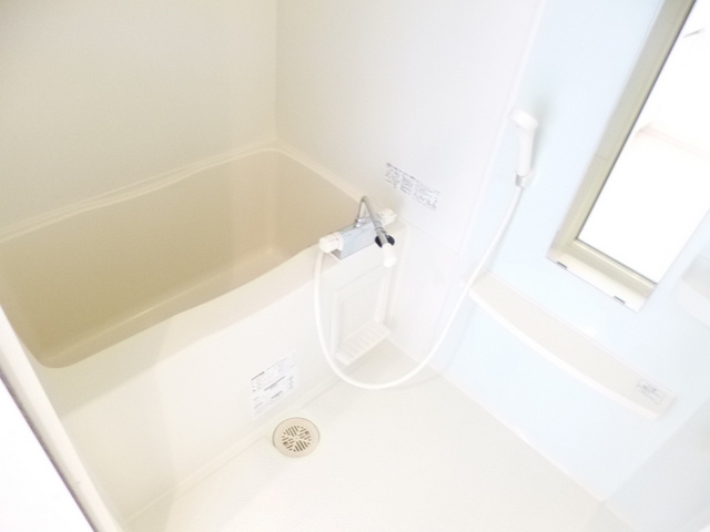 松本ハイツの浴室|広めのバスルーム！大きな鏡付！