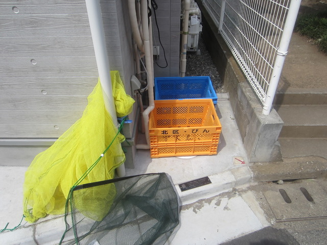 ＲＯＷ　ＨＯＵＳＥ上中里のその他共用部分|ペットボトル、空き缶はこちらに捨てます！