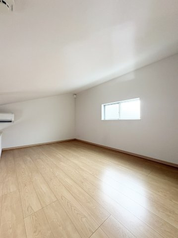 ＲＯＷ　ＨＯＵＳＥ上中里の居間・リビング