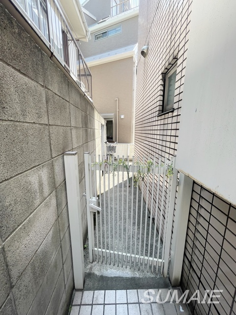 アネックス西ヶ原の外観|駐輪スペース入口です