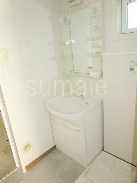 根岸邸の洗面所|独立洗面台♪