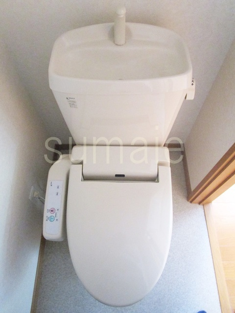 根岸邸のトイレ|温水洗浄機能付☆彡