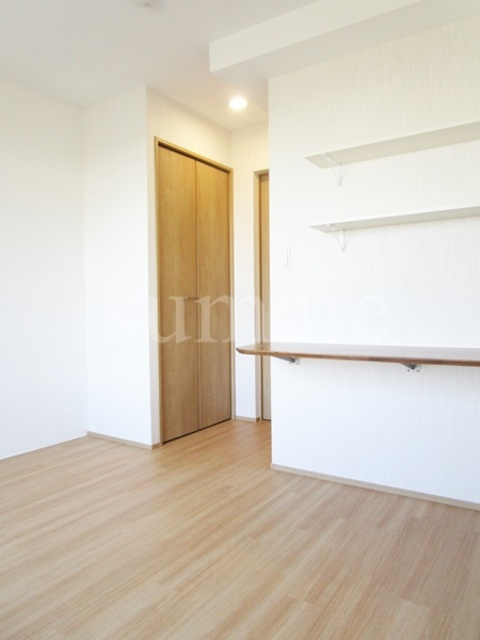 レピュア東十条駅前レジデンスの洋室|便利な棚付き☆