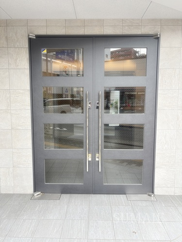 ＨＤビルのエントランス|建物の内部です