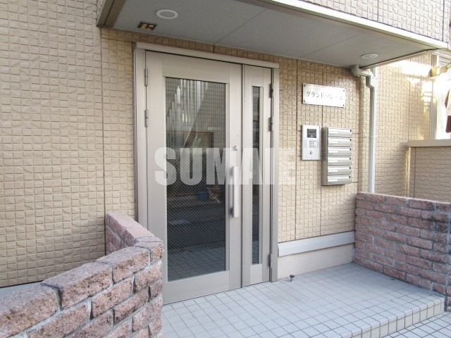 グランドソレーユのエントランス|入り口部分です！！