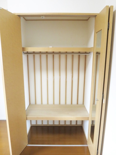 クエル田端の収納|鏡付きのクローゼットタイプです☆