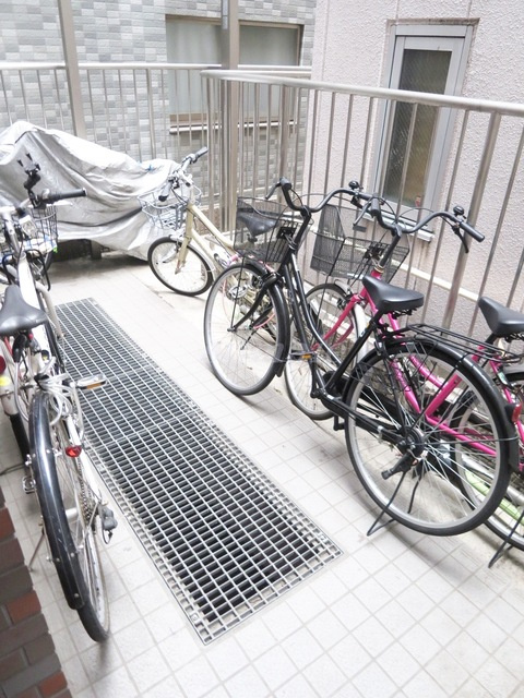 クエル田端のその他共用部分|屋根付きの駐輪スペースです☆