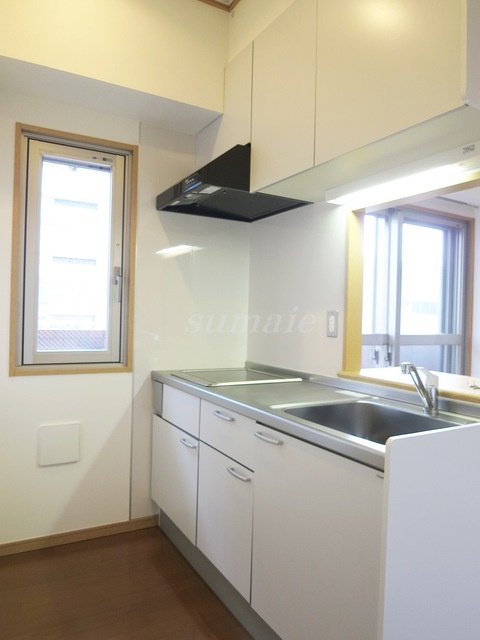 クエル田端のキッチン|窓付きのキッチン☆ＩＨコンロ2口のカウンターキッチンです☆