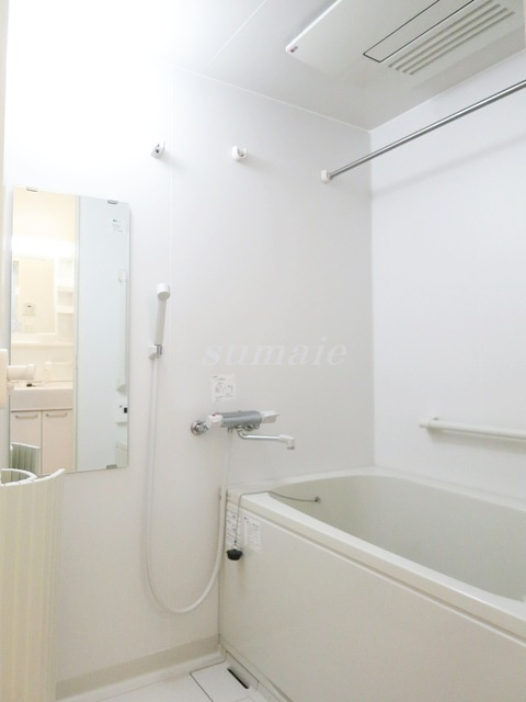 クエル田端の浴室|追い焚き可☆真っ白なバスルーム☆