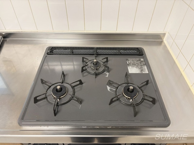 ケイティーズ　クリアのキッチン|3口コンロです