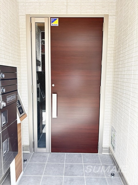 セレスティア西ケ原のエントランス|建物入り口です☆