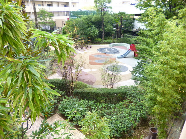 ロイヤルパークス新田のその他共用部分|上から見ると「ブタの顔」な公園！