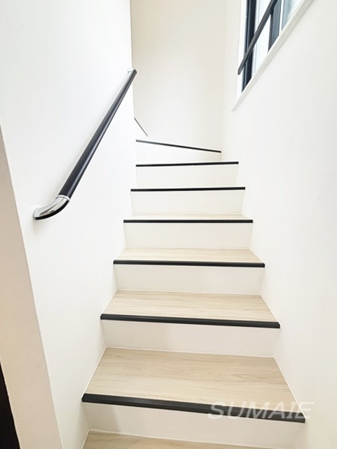 ＧＬＡＣＩＳの内装|室内階段です☆