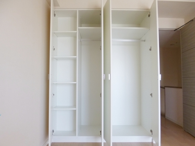 エスティメゾン王子の収納|上階の洋室の収納でございます