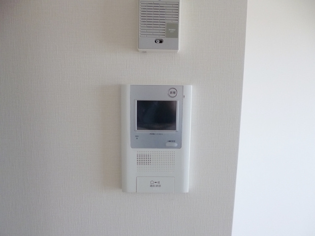 エスティメゾン王子のセキュリティ|モニター付きインターフォンは上階下階に一つずつございます
