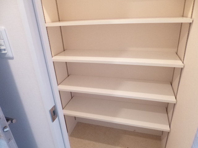 エスティメゾン王子の収納|玄関傍にはたっぷりの収納があります