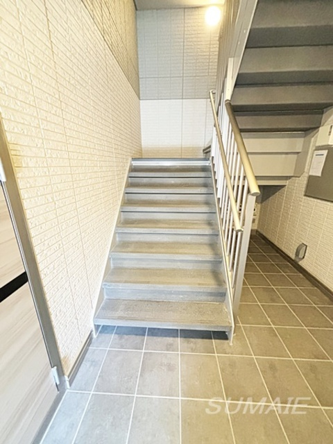 セレスティア西ケ原のその他共用部分|共用部階段です☆