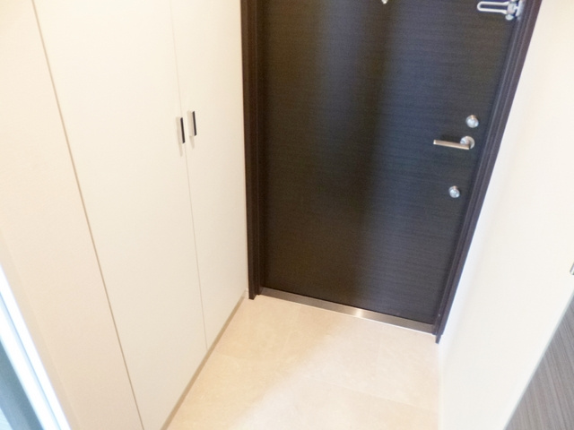 エスティメゾン王子の玄関|玄関ドアはダブルロックで安心です☆