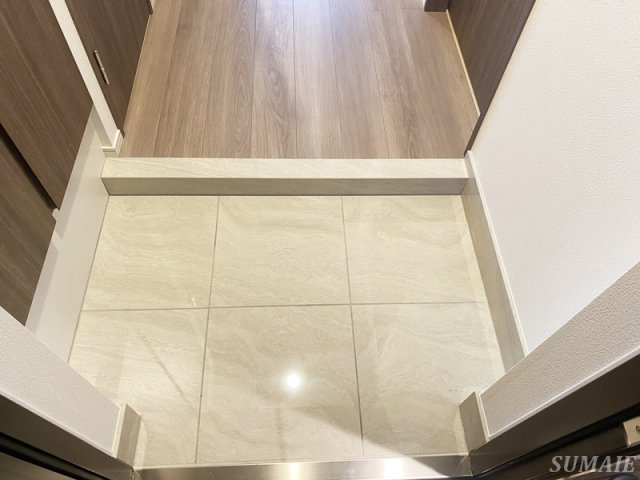 Neo Urban Residence Komagomeの玄関|明るい玄関です