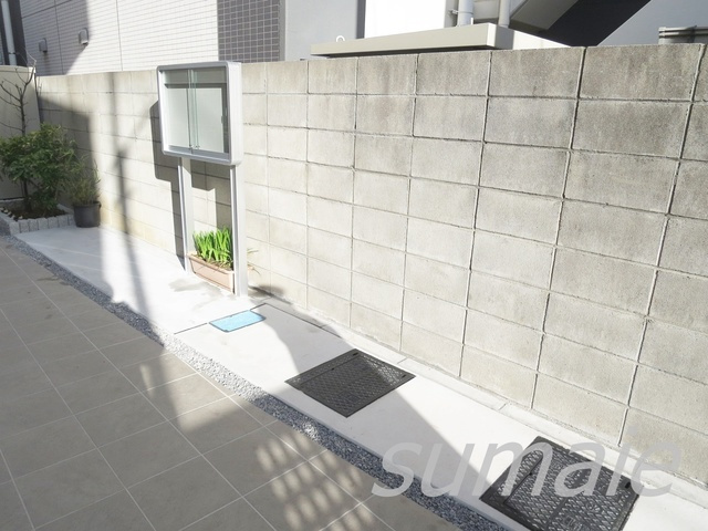 エリーワコートの駐車場|エントランス内　駐輪スペースです☆