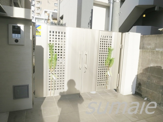 エリーワコートのその他共用部分|エントランス部分です☆